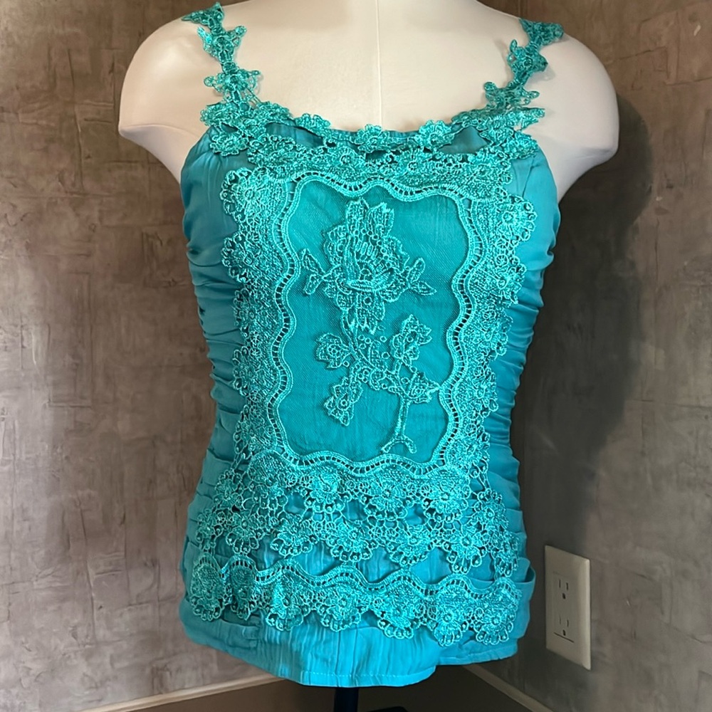 Marineblu lace tank top with adjustable straps